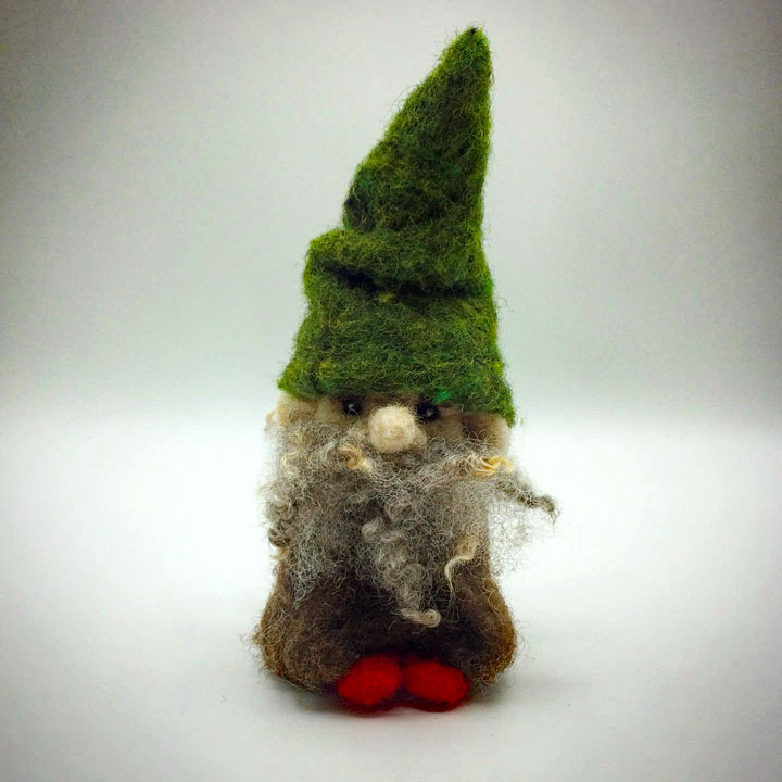 Making Simple Needle Felts: 40 Inspiring Seasonal Projects [Book]