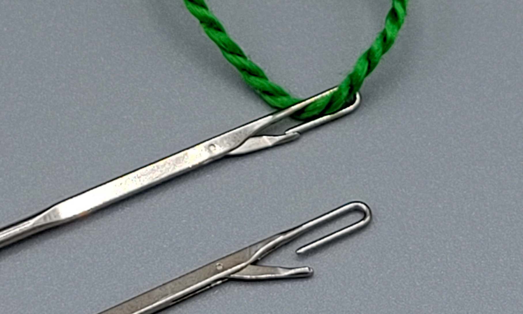 2 Darning Needles with Latch Hook Eye - Clover